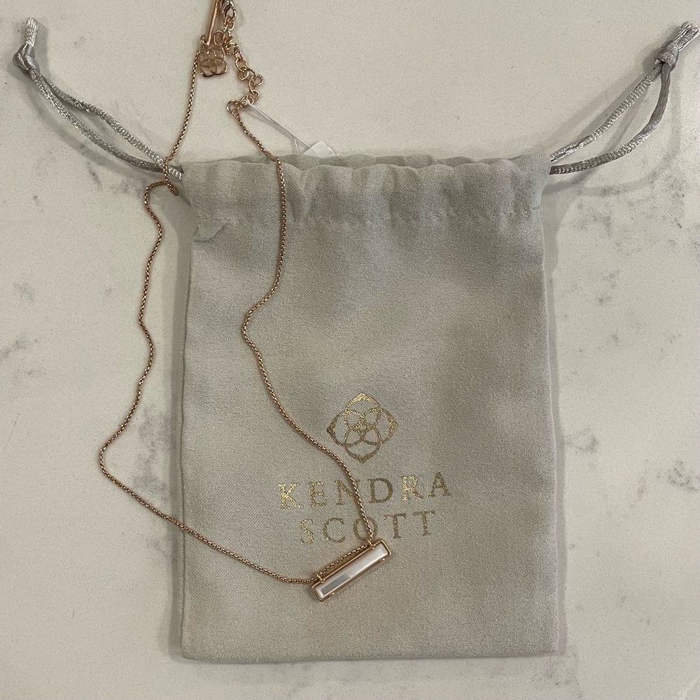 Kendra Scott | Leanor Rose Gold Pendant Necklace